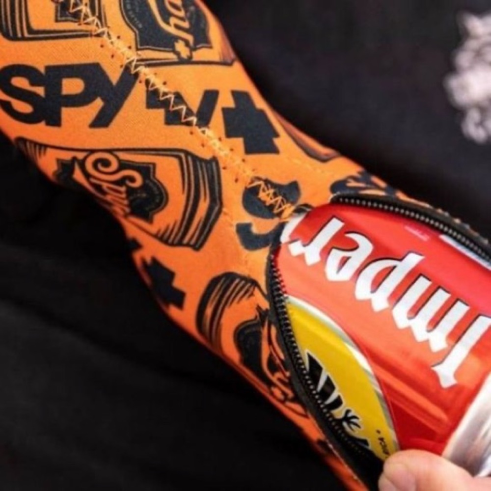 “Spy” Six Can Sling